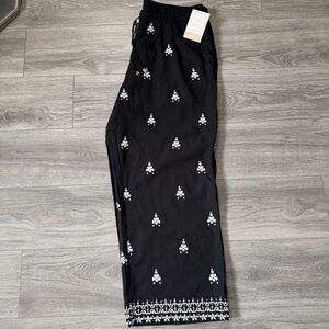 NWT Calligraphie Woman’s Black/White Linen Straight Leg Pants/Festive Pattern
